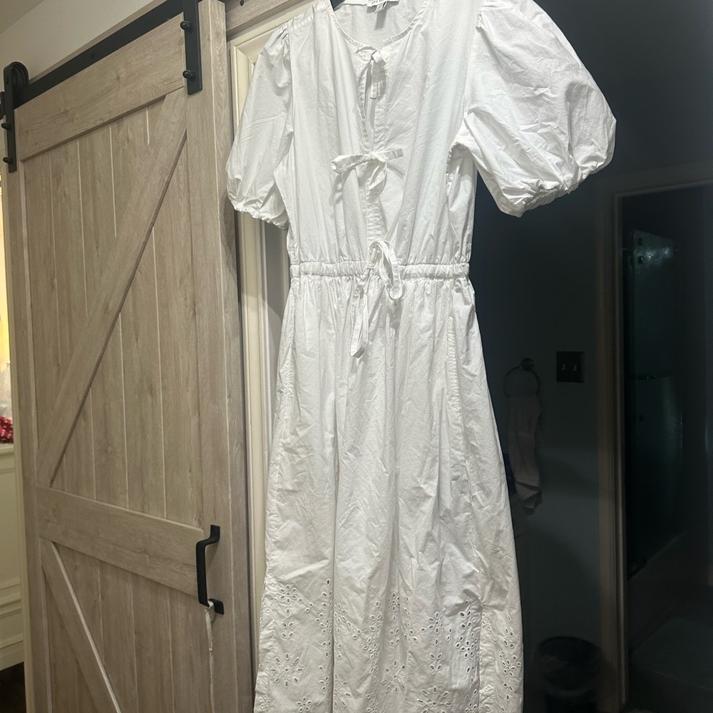 Elegant White Puff Sleeve Dress